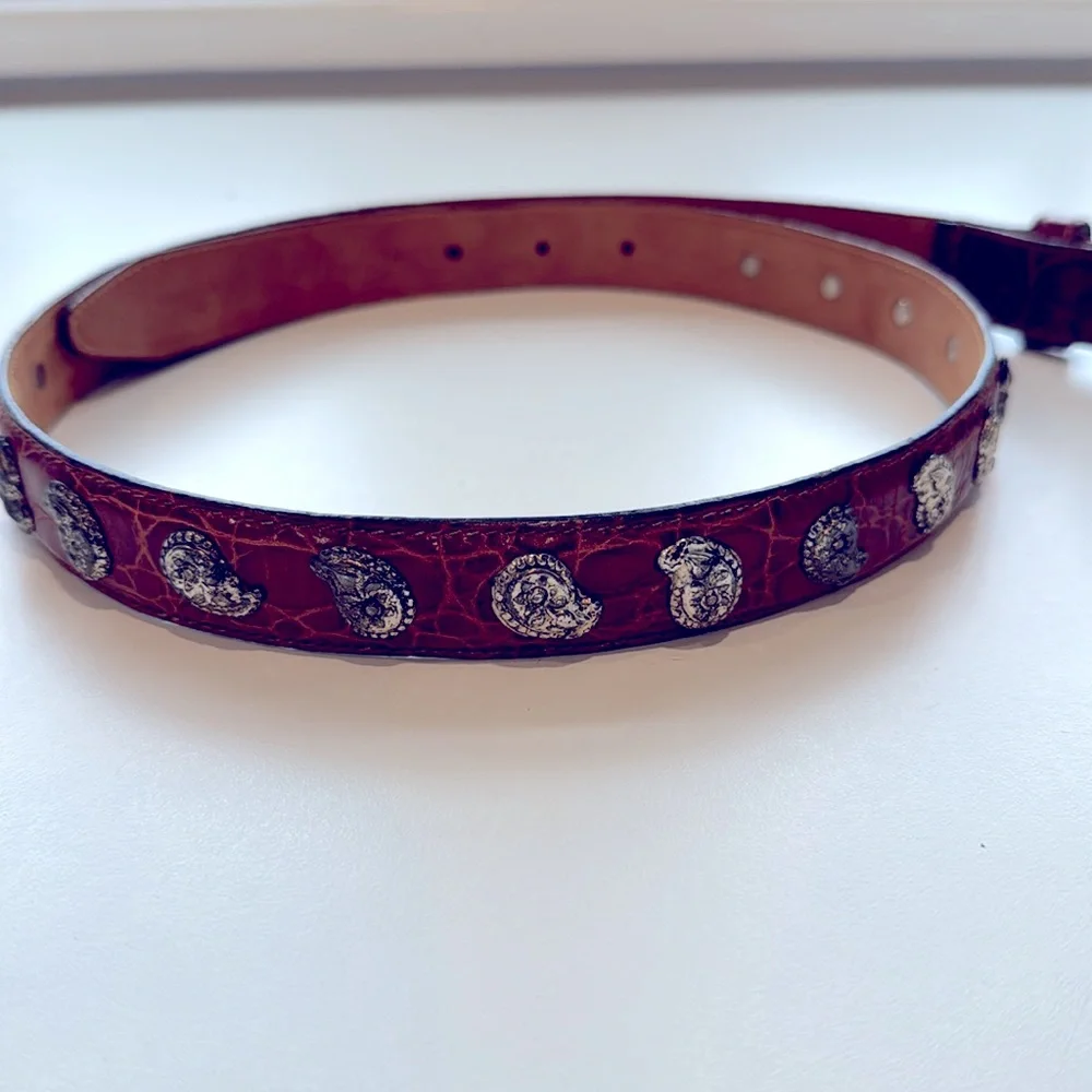 Saks Fifth Avenue Women’s Italian Brown Leather Belt w/Silver Detail. M. GUC.